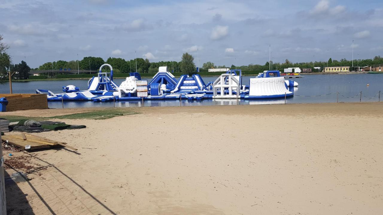 Village U33 Ябеке Екстериор снимка